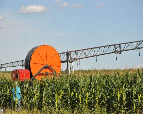 電動(dòng)噴灌機(jī)節(jié)能高效，農(nóng)田灌溉必不可少